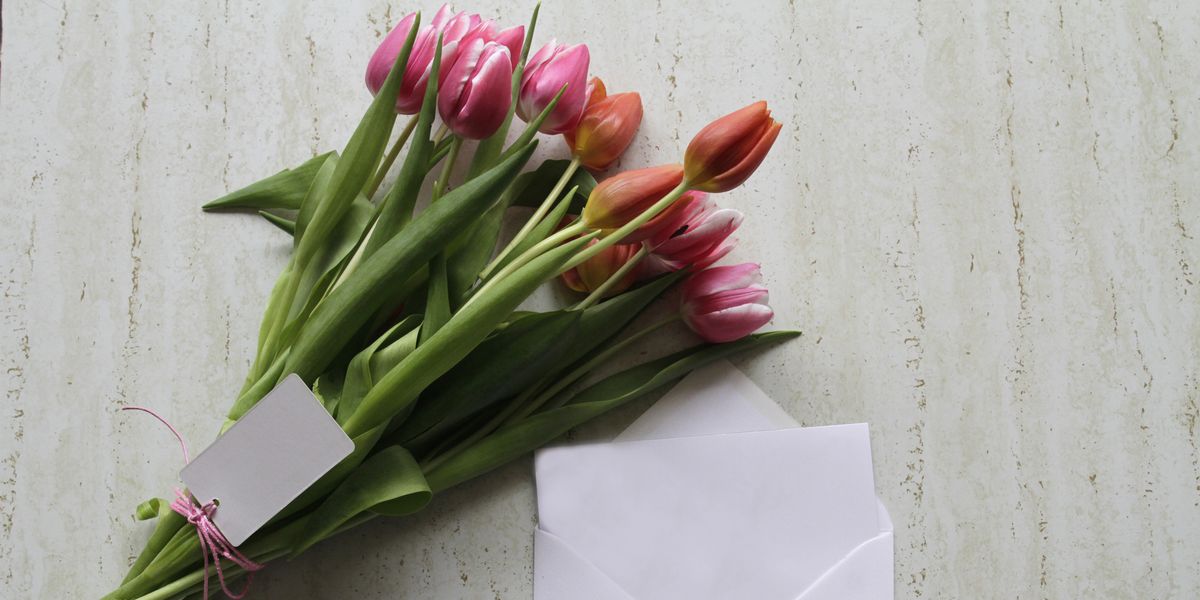 12 Best Flowers for Valentine&#39;s Day - Popular Roses &amp; Arrangements to Send to Your Valentine