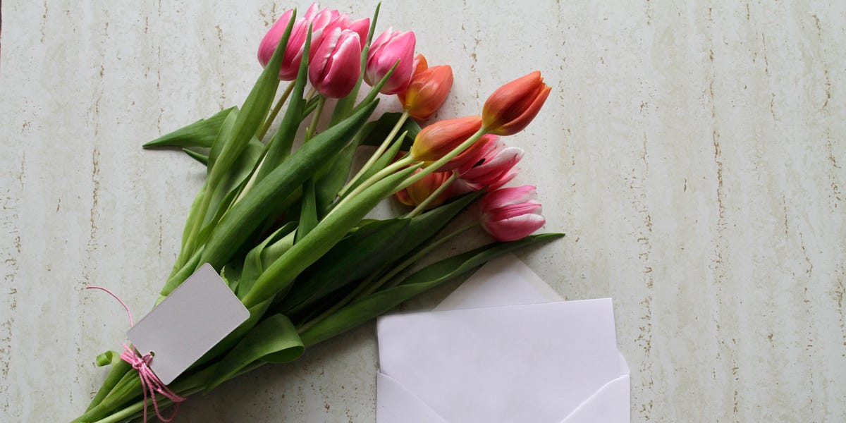 12 Best Flowers for Valentine's Day - Popular Roses & Arrangements to Send to Your Valentine