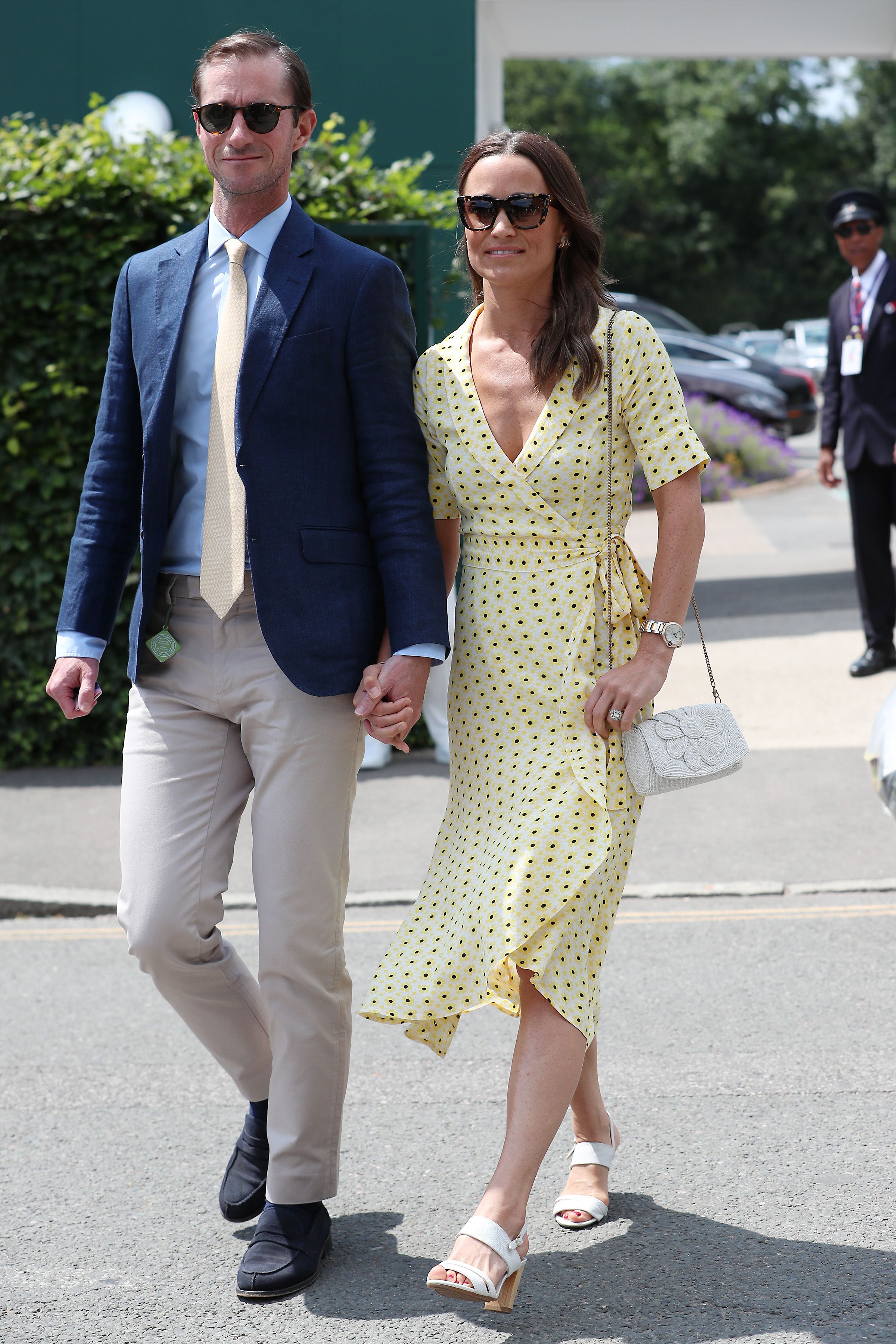 Monarch mikrofon sandsynligt Pippa Middleton wears printed Ganni wrap dress for Wimbledon