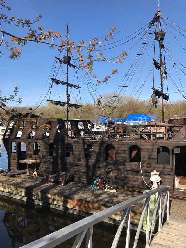 Airbnb List Pirate Ship On Mississippi River