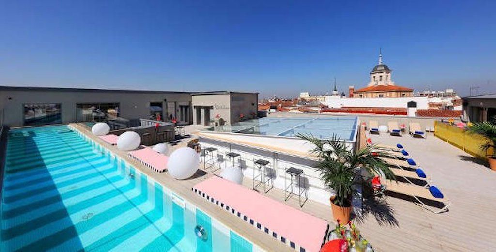 Acera Transparentemente sabiduría Piscinas de hotel en Madrid a las que puedes ir sin estar alojado