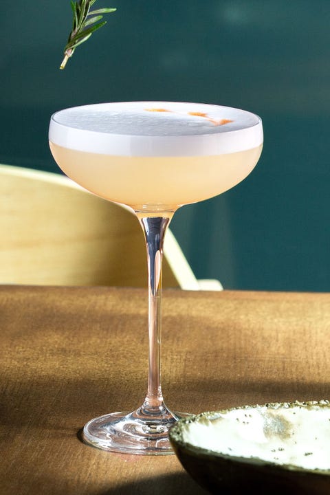 pisco sour, cóctel del restaurante hasaku de madrid