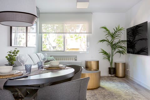 salón comedor moderno decorado en gris