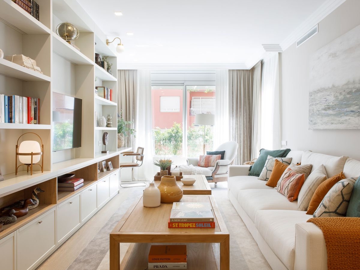Un piso familiar de diseño cálido y moderno con terraza