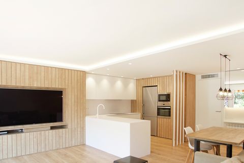 Un piso minimalista en blanco y madera - Casas