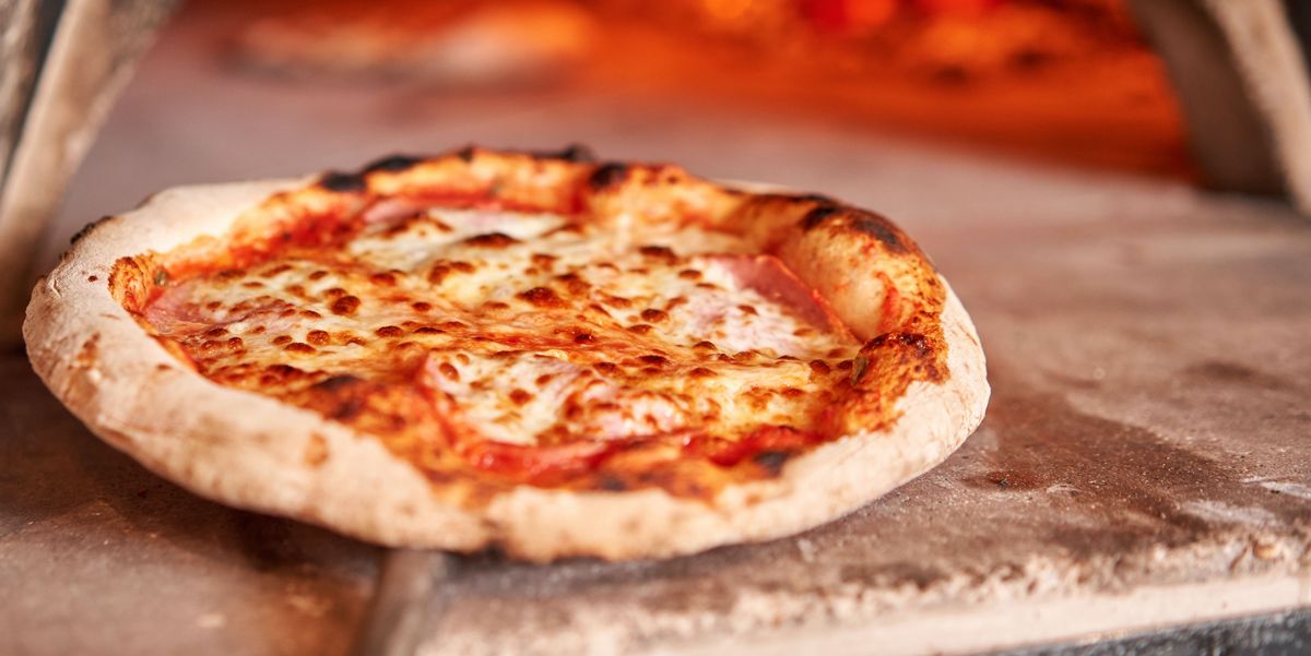 This Oven Hack Delivers Pizza Oven-Style Pizza At Home Without The Pizza Oven