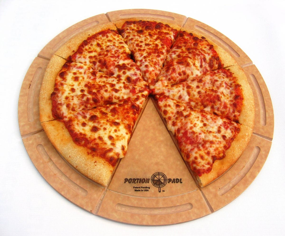 this-pizza-serving-plate-aims-to-prevent-person-to-person-contact