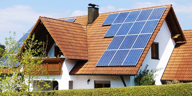 Cómo ahorrar energía al instalar solares en casa