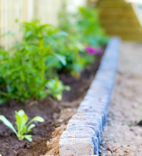 A Stone Border For Flower Bed, How To Build A Garden Stone Border
