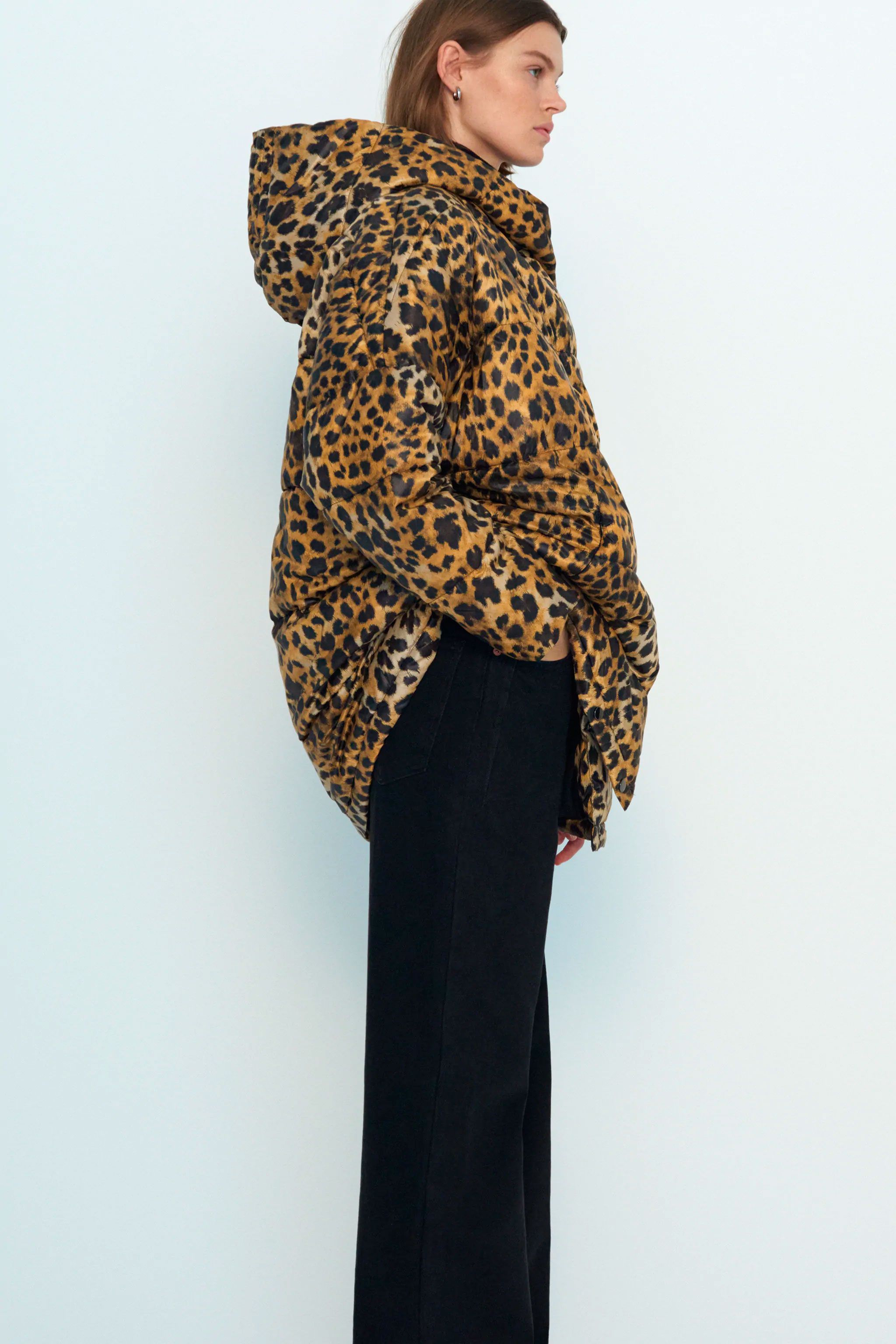 Agnes Gray Correa Quien El plumífero de leopardo de Zara con mayor lista de espera online