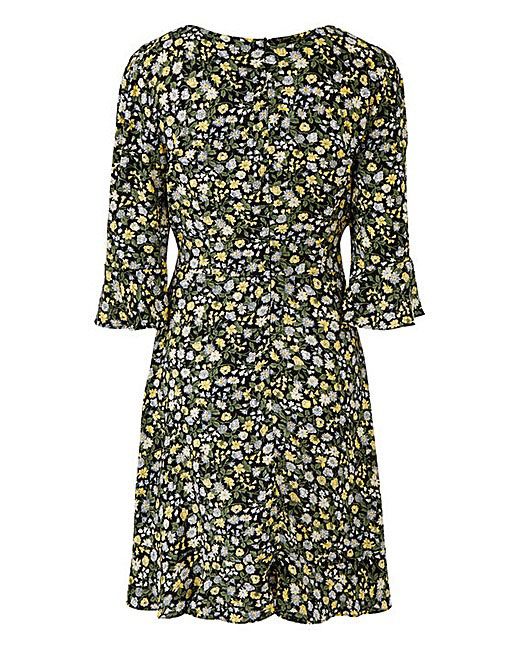 Plus-Size Wedding Guest Dresses 2018 - Our pick of this seasons best