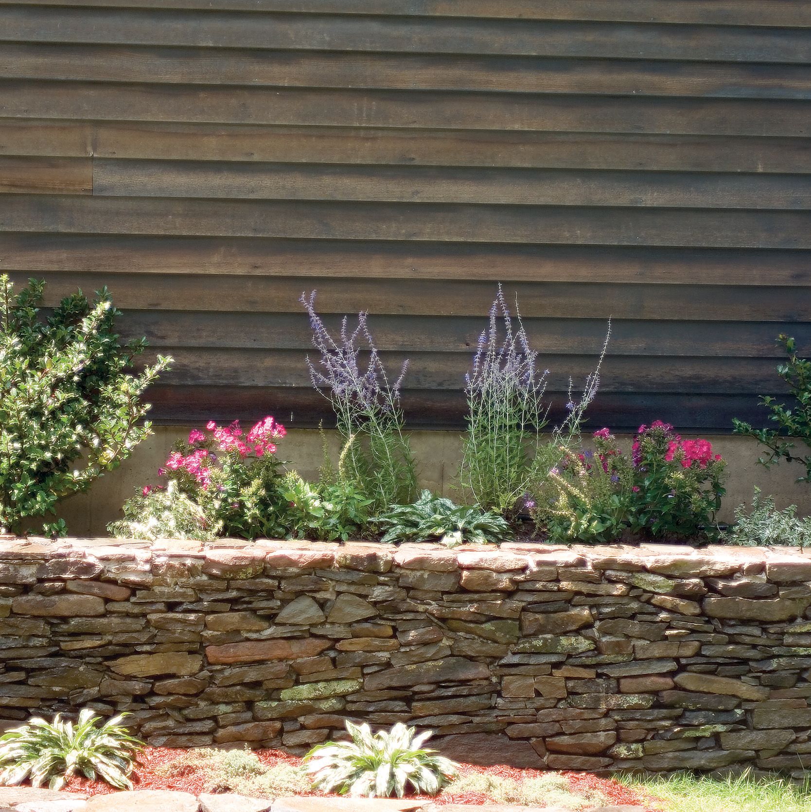 How To Build a Stone Wall That's Stylish and Functional