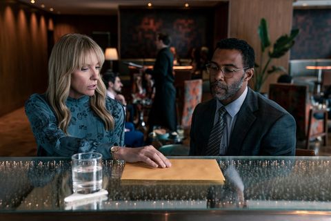 pieces of her l to r toni collette as laura oliver, omari hardwick as gordon oliver in episode 105 of pieces of her cr mark rogersnetflix © 2022