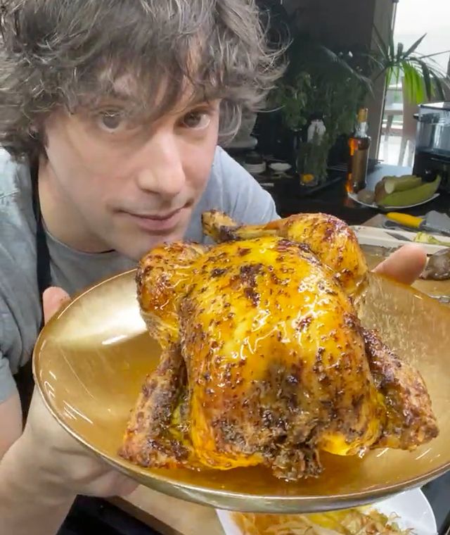 jordi cruz enseña su pollo asado