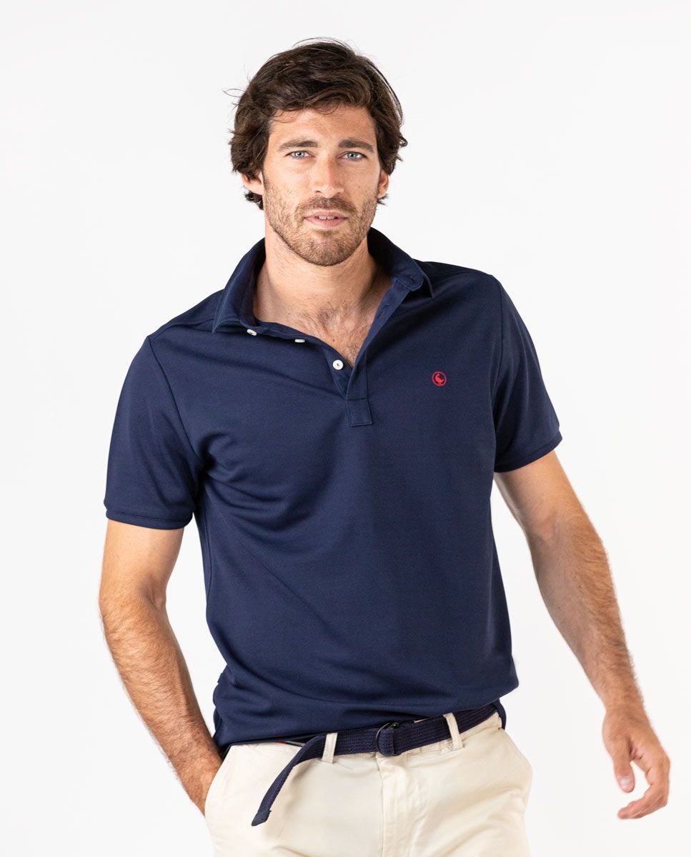 Playing chess base different Los mejores polos para hombre que marcan tendencia
