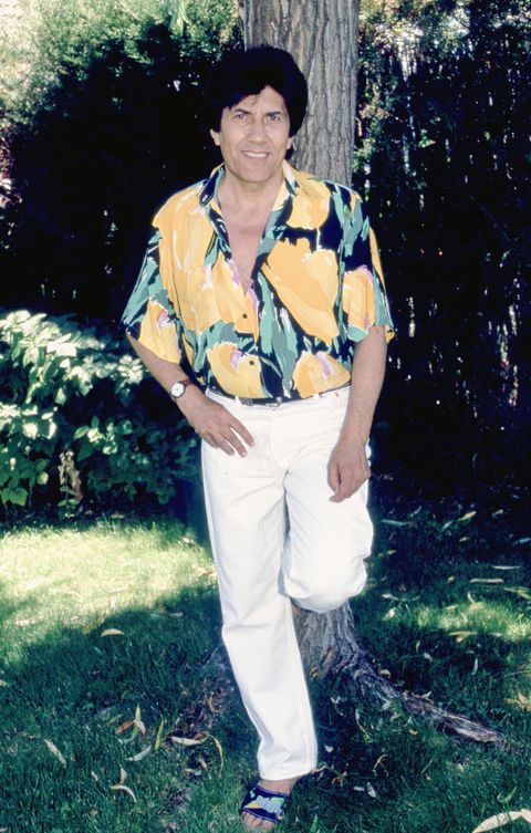 el cantante, que fue el rey de la canción del verano, en una imagen de archivo con pantalones blancos y camisa estampada