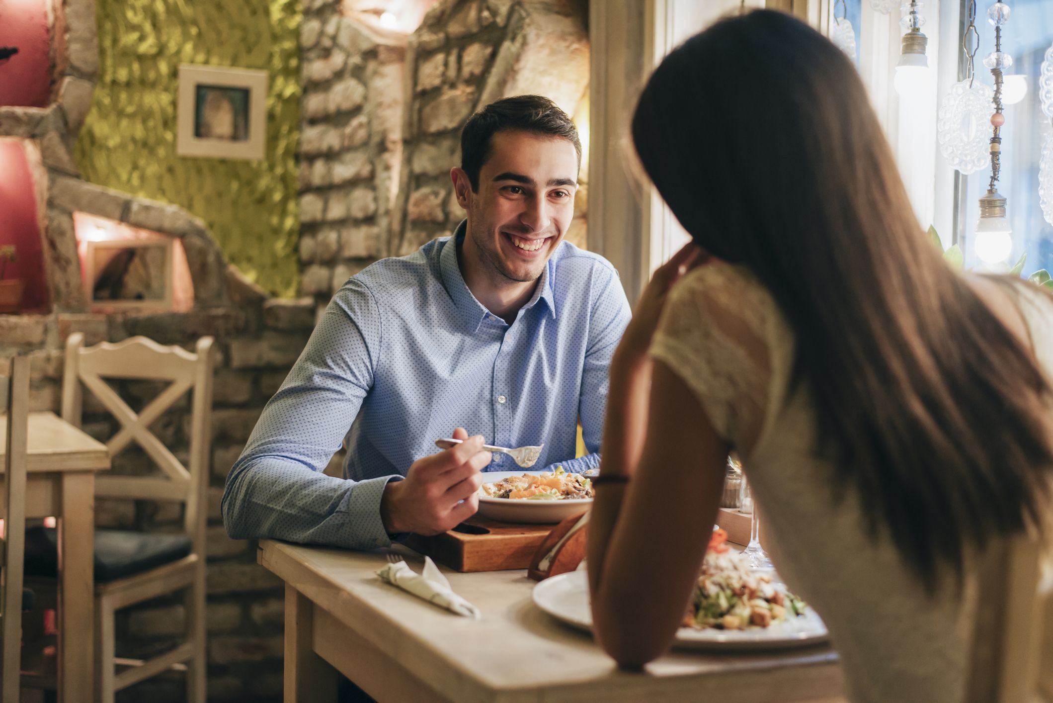 Mannen vertellen hun meest gênante date verhalen