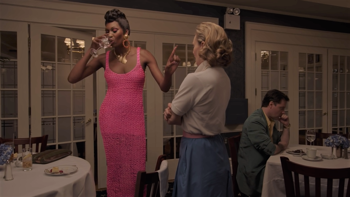pose-season-2-elektra-1620392719.png?cro