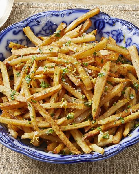 lemon pepper shoestring fries in blue bowl