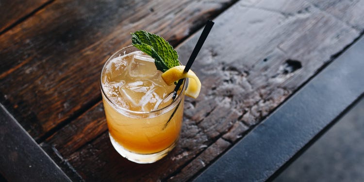 13 Best Irish Whiskey Cocktails 2022 - Easy Irish Whiskey Drink Ideas