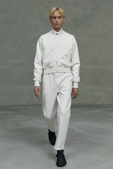 barajar Genealogía Red Cómo vestirse de blanco: trucos de estilo para hombre