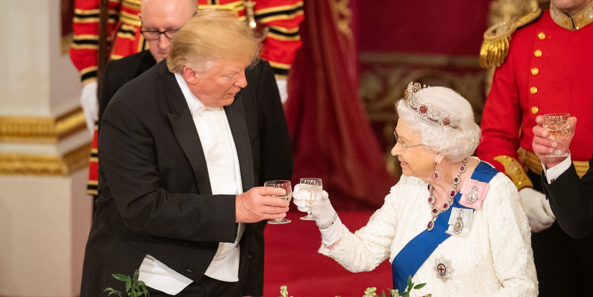 エリザベス女王 ドナルド トランプ大統領のせいで 私の芝が台無し エリザベス女王 ドナルド トランプ大統領のせいで 私の芝が台無し