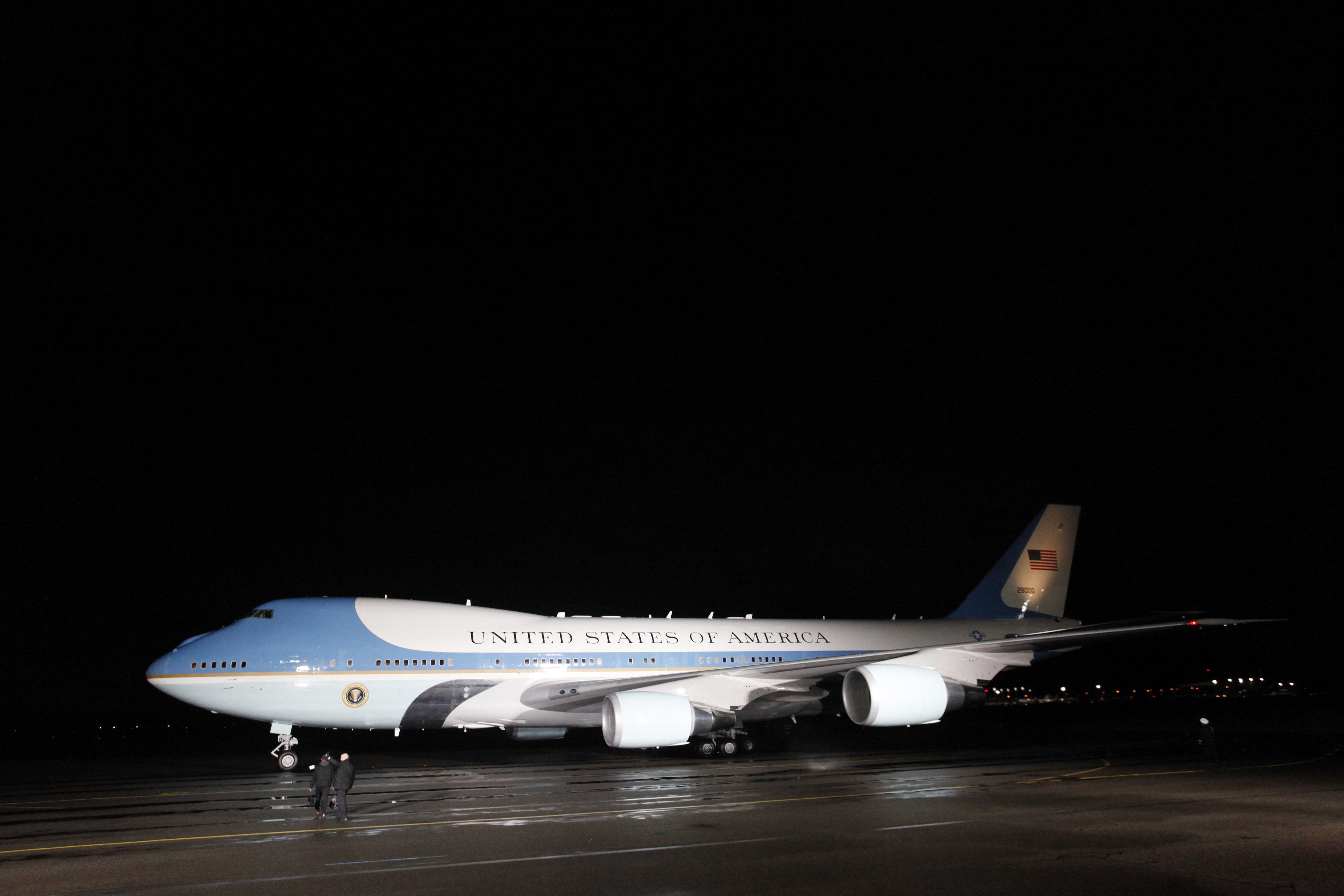 new air force one 747-8