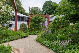 Bridgewater Garden, zaprojektowany przez Toma Stuarta-Smitha - Chelsea Flower Show 2019