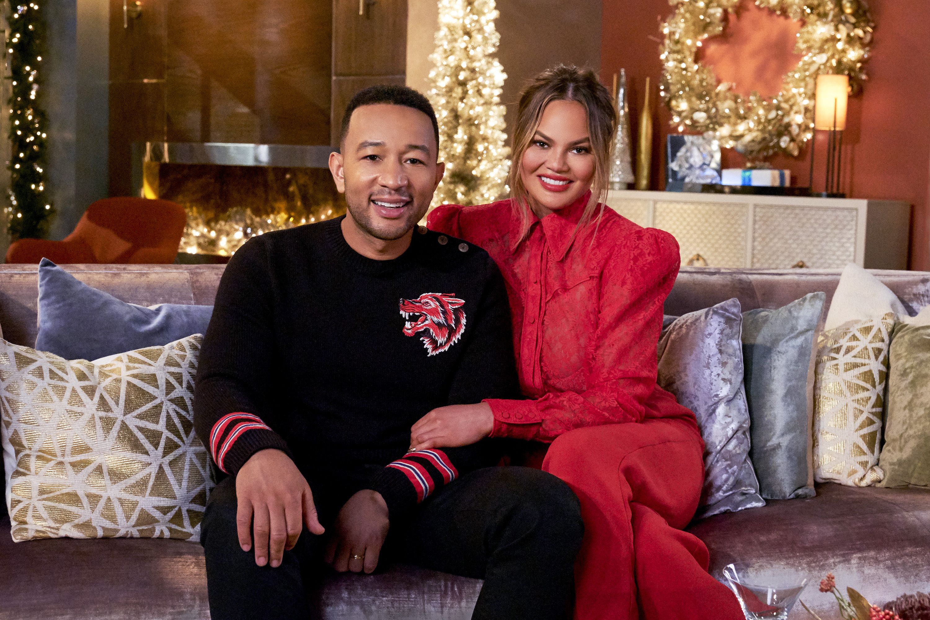 Chrissy Teigen John Legend Surprised Fans With Christmas Carols On Nbc S A Legendary Christmas