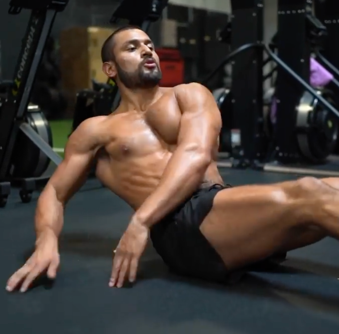 Primal Swoledier's 3-move Bodyweight Abs Workout Tests Your Core