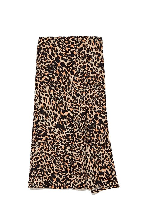 Dramaturgo Fuera de borda Contradicción Zara vende la tercera versión de su falda midi de leopardo - La nueva  versión de Zara de su falda de leopardo es aún mejor