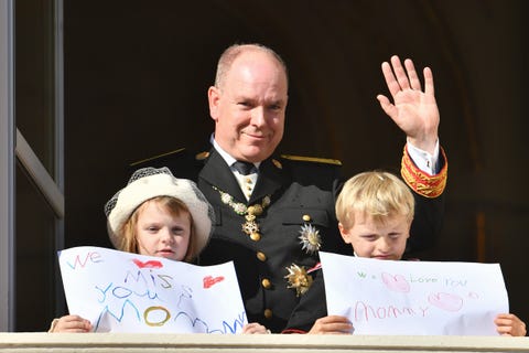 シャルレーヌ公妃が療養を終えてモナコに帰国 双子の子どもたちとも再会 ハーパーズ バザー Harper S Bazaar 公式