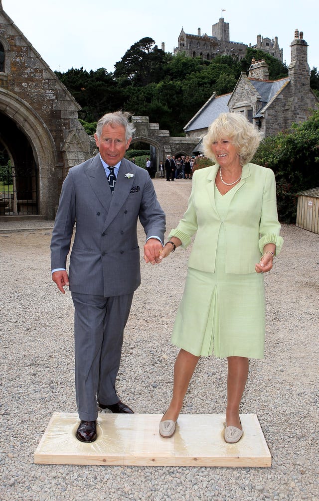 Le prince de Galles et la duchesse de Cornouailles visitent les Cornouailles