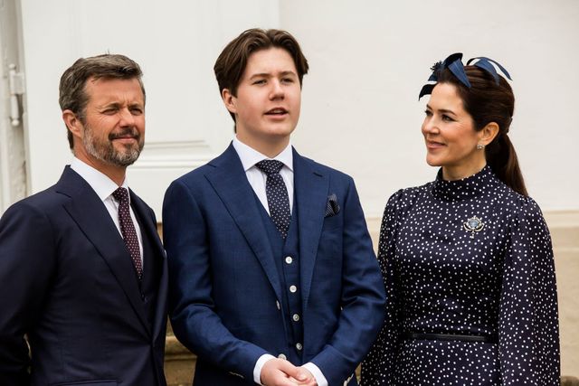 prins frederik, prins christian en prinses mary bij de confirmatie van fredensborg in mei 2021