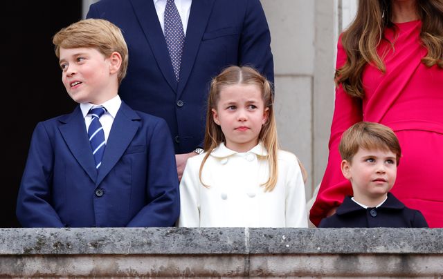 ジョージ王子　シャーロット王女　ウィリアム王子　キャサリン妃　ロイヤルファミリー　王室