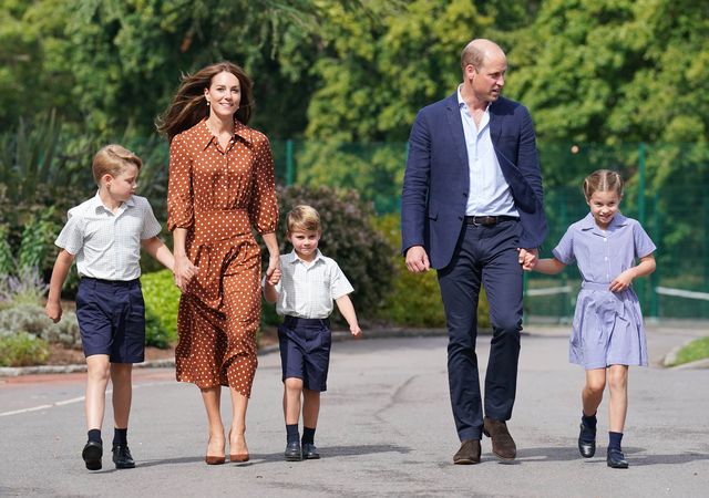 愛らしい魅力で世界中のロイヤルファンを虜にする、ウィリアム皇太子＆キャサリン妃夫妻の子どもたち。﻿彼らが両親の過去の姿を見たときの素直すぎる反応がtiktokでシェアされ、「とてもかわいい」と話題になっています。