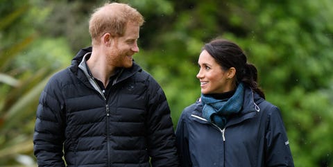 Pangeran Harry nggak lupa ikutan menyebut anaknya yang masih dalam kandungan saat pidato (dok. Harper's Bazaar)