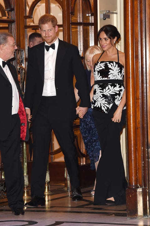 Pangeran Harry dan Meghan Markle dikabarkan tak bisa hadir di pernikahan Priyanka Chopra dan Nick Jonas nih Teens (dok. Harper's Bazaar)