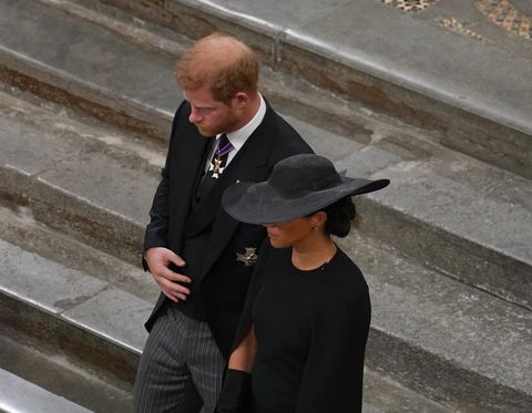 مگان و هری مراسم تشییع جنازه ملکه الیزابت دوم را ترک کردند