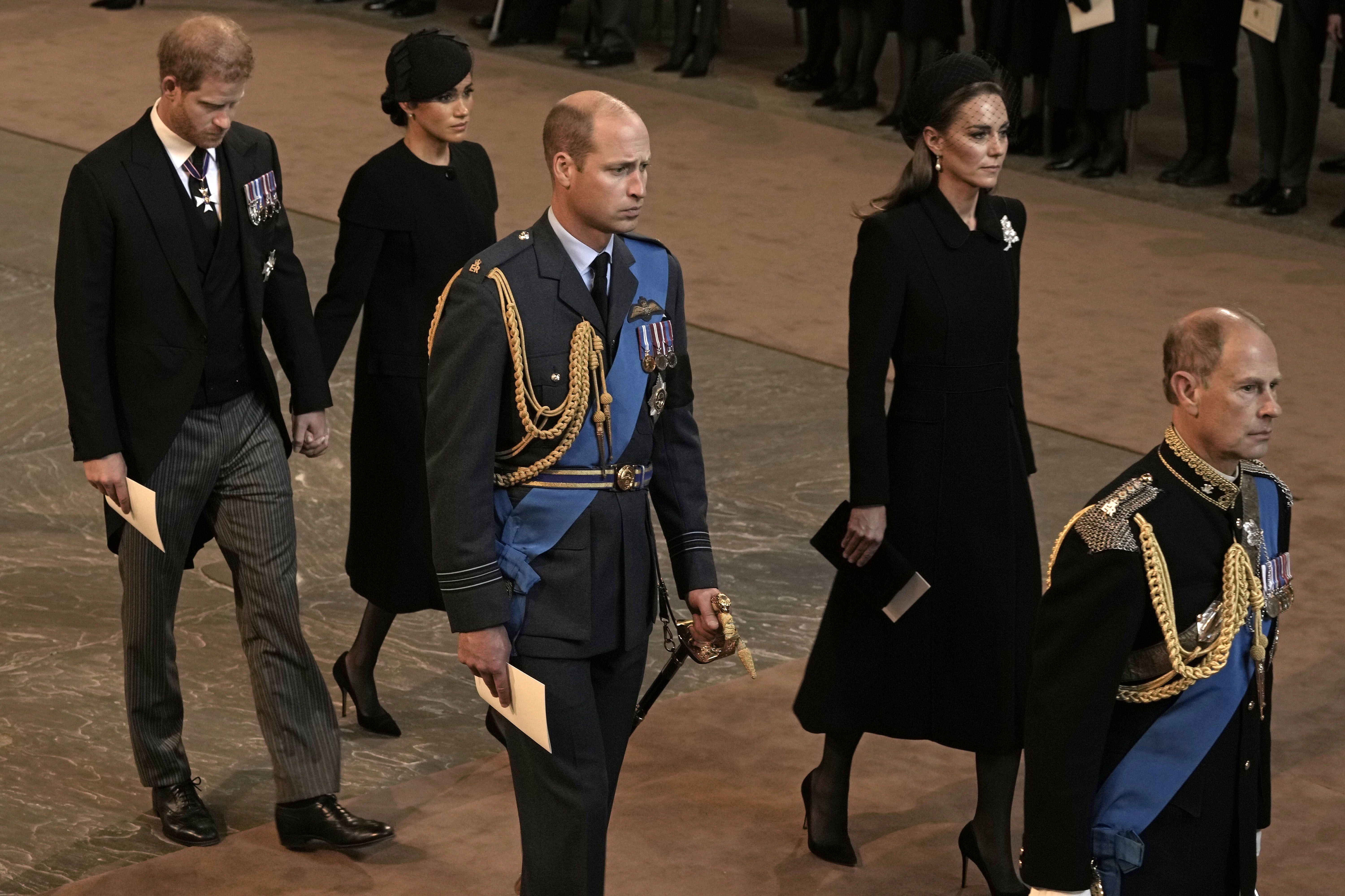 ヘンリー王子とメーガン妃 手を繋いで退場 エリザベス女王に捧げる礼拝に出席 カルチャー Elle エル デジタル