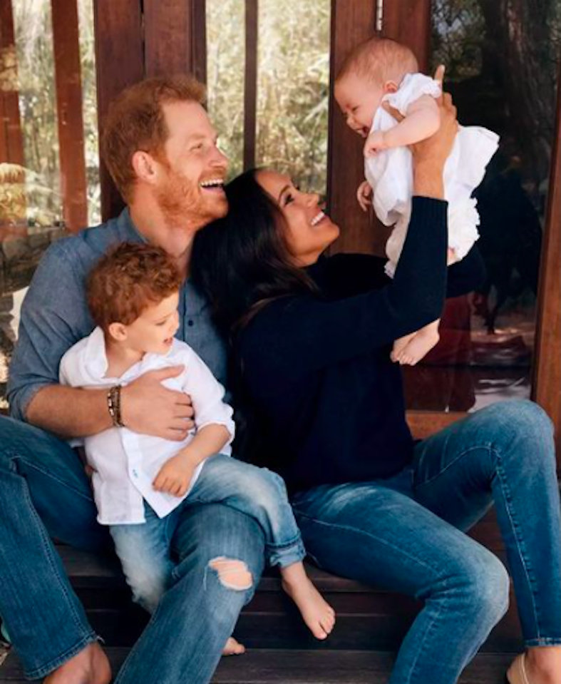 prince-harry-s-touching-tribute-to-princess-diana-in-new-family-christmas-photo-1640342439.png