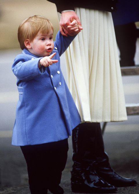 ジョージ王子もお似合い 英国王室の子どもたちの歴代ロイヤルブルー ファッションを総覧