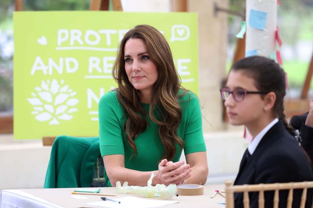the duke and duchess of cambridge take part in a generation earthshot event at kew gardens