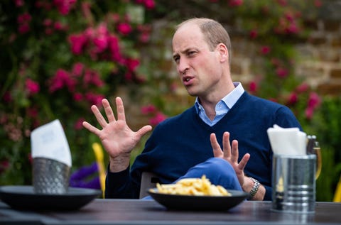 Royal fans are loving this pic of Prince William in his local pub