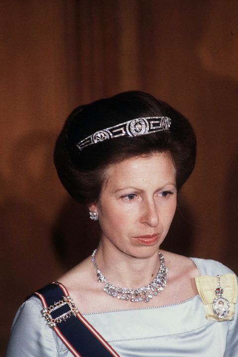 25 Photos Of Princess Annes Best Jewelry And Tiara Moments