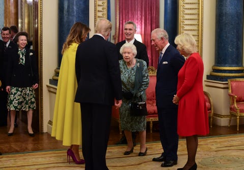 Hm Dronningen Vert NATO-Ledere På Buckingham Palace Mottakelse