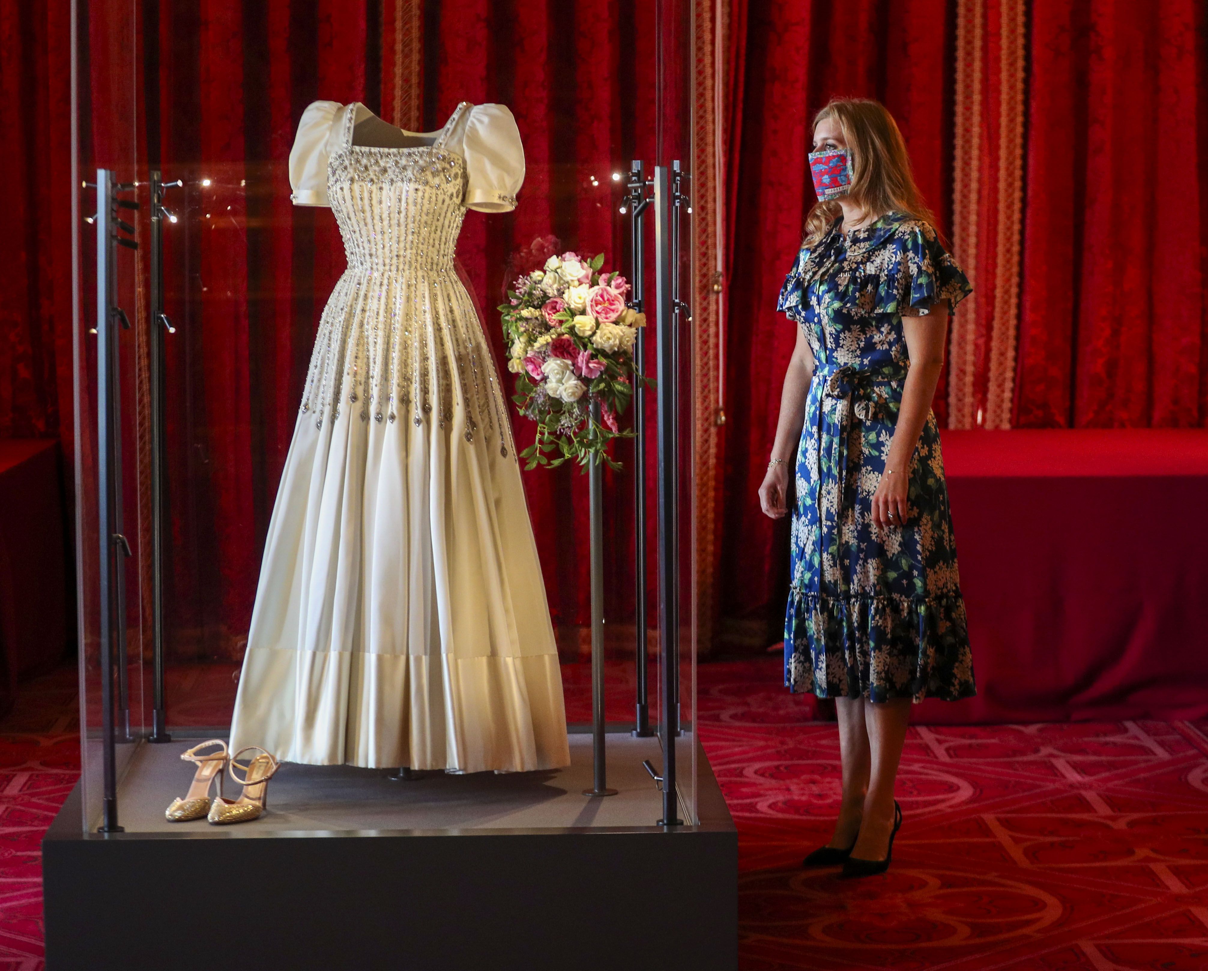 royal wedding dress display