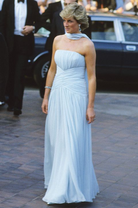 Elizabeth Debicki recreates iconic Princess Diana dress