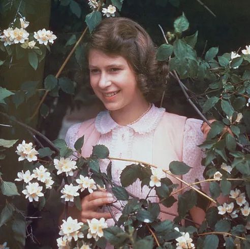 42 Vintage Photos of Queen Elizabeth as a Young Girl