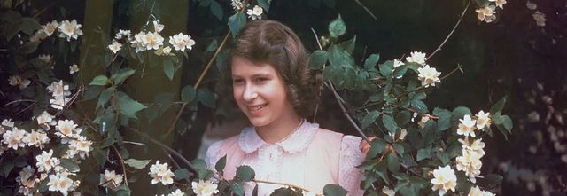 35 Rare Photos Of Queen Elizabeth Young Queen Elizabeth Childhood